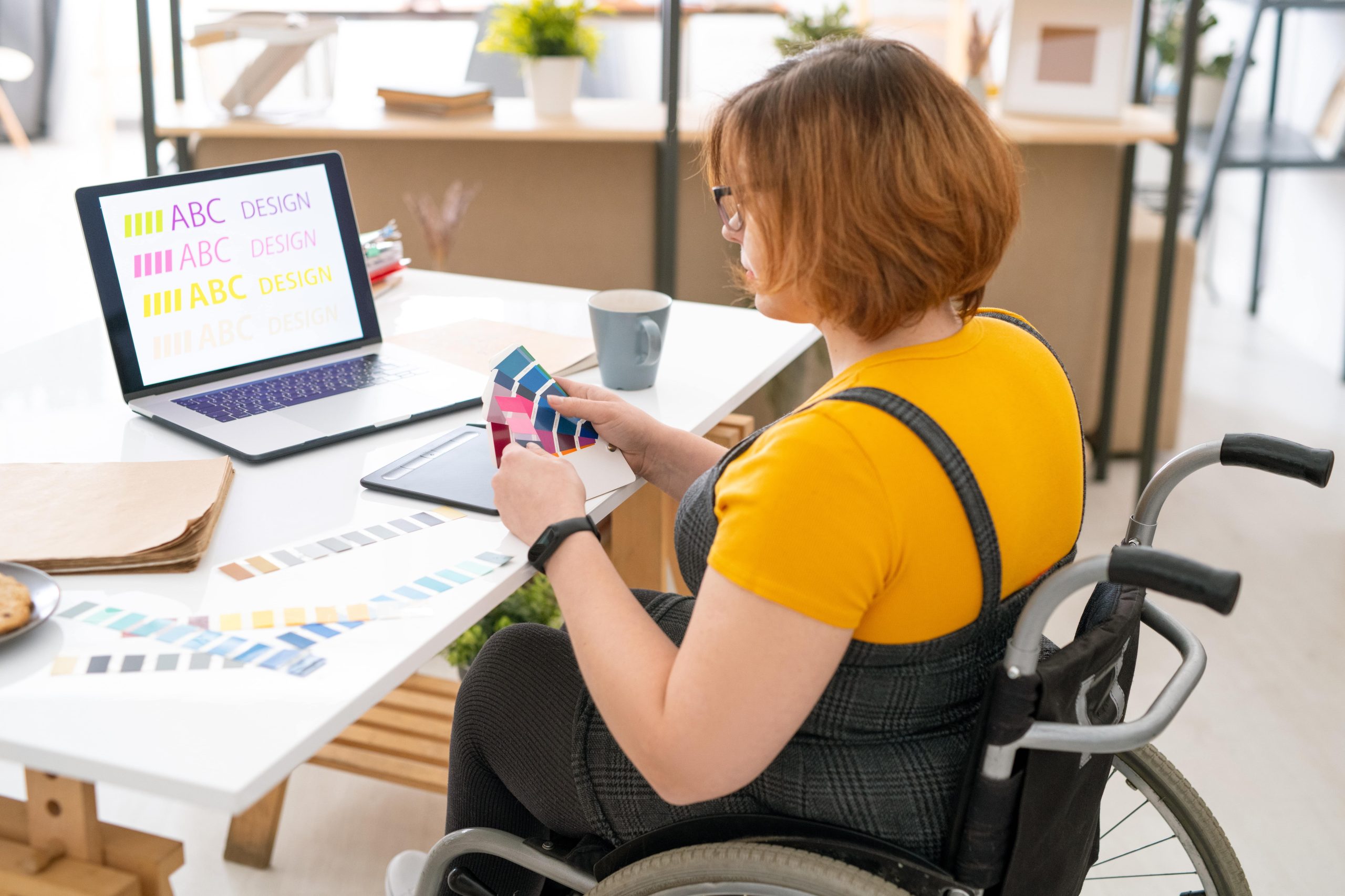 woman designing a good looking dealership website